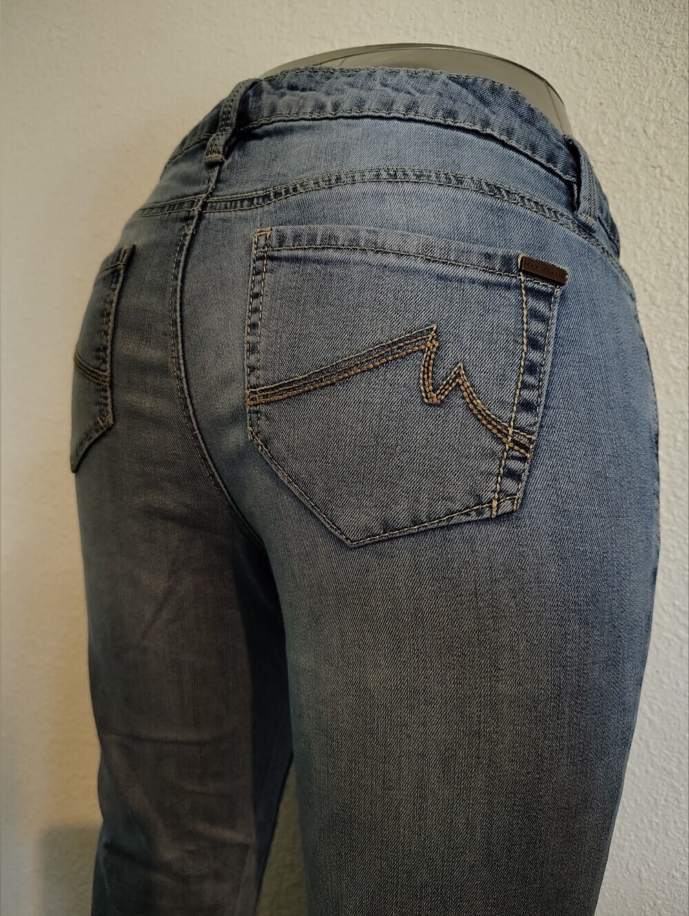 Max Studio Crop Blue Denim Jeans